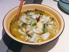 金汤酸奶酸菜鱼-黄尚皇小龙虾-螃蟹-深夜食堂(皇后公园店)