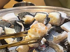 -围炉肉舍•炭烤活鳗•丹东海鲜烤肉(步行街店)