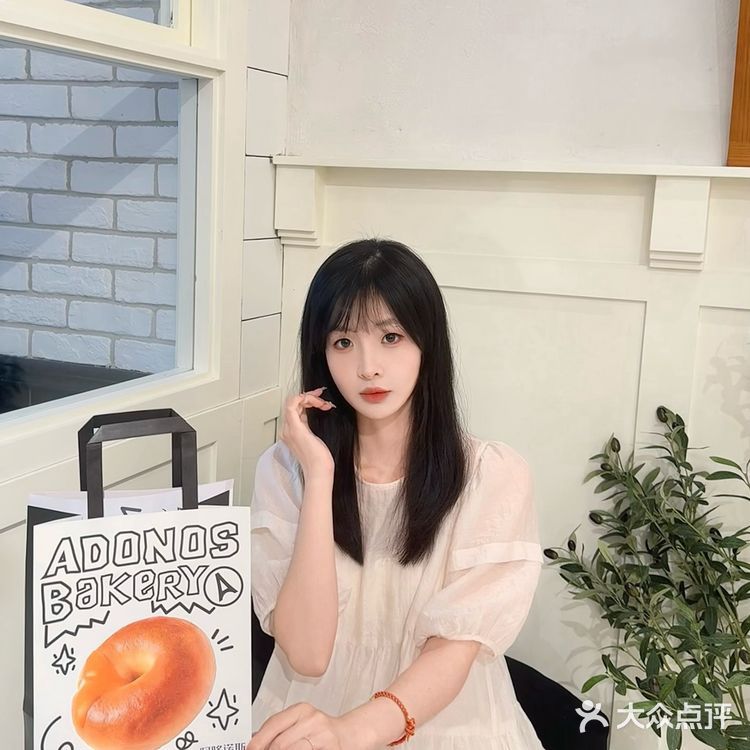 这是。。。。阿哆诺斯吗？？面包脑袋快冲！