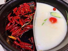 鸳鸯锅-钢管厂五区小郡肝串串香火锅(人民广场店)