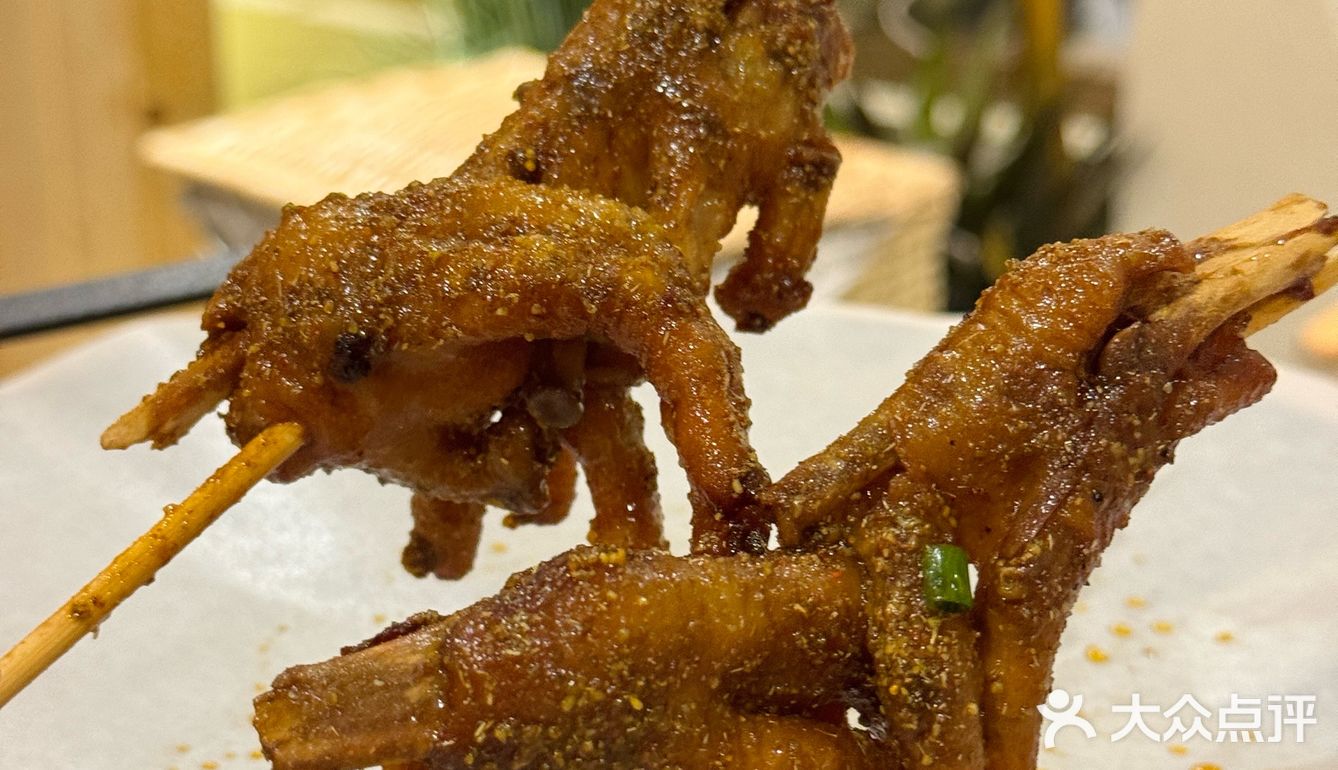 周末小聚少不了撸串🍢和啤酒🍻