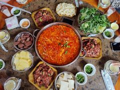 -黄利砖万峰林布依特色酸笋牛肉馆