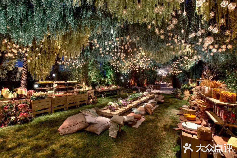 迪拜海边水晶森系派对为了打造这场在海边别墅举行