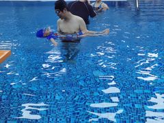 -蓝鲸奇亲子游泳俱乐部