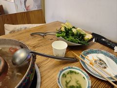 -毛辣果·贵州红酸汤牛肉火锅(西单店)