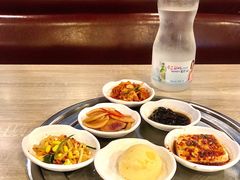 小菜拼盘-郑阿姨的家·이모네·韩料&烤肉(武川路店)