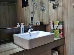 -西安大雁塔科技大学地铁站亚朵酒店