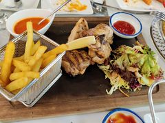 炭烤鸡配炸薯条-安东尼奥餐厅