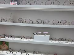 -美式眼镜·授权蔡司.依视路.尼康.豪雅.明月(南翔印象城店)