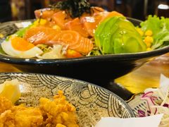 三文鱼牛油果沙拉-百步拉面