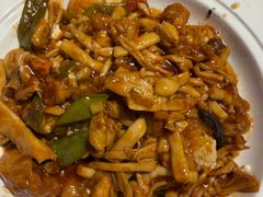 -渝信川菜 · 川味家常菜(财富购物中心店)