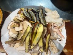 -菌之家·专业纯野生菌火锅·特色炒菌