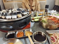 -围炉肉舍丹东海鲜烤肉·烤活鳗(步行街店)