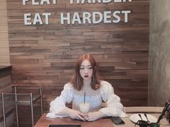 -Chom Cafe and Restaurant