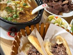 -闫家驴肉老店(华电一校店)