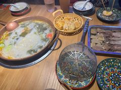 -洱火云南酸菜牛肉火锅(石景山当代商城店)