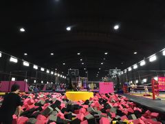 -嘿哟动霸CHUA·新潮玩运动娱乐中心·蹦床滑冰团建乐园