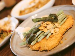 -ROAST coffee & eatery
