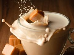 焦糖拿铁-瑞幸咖啡(勤诚达大厦店)