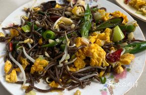 Garlic Shoots and Egg Stir-Fried Sweet Potato Noodles