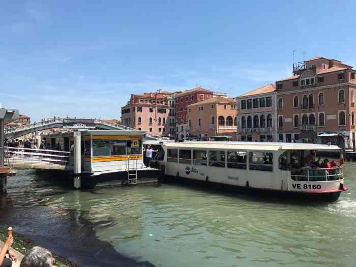 水上巴士-"威尼斯的水上巴士,是除了独具特色的贡多拉.