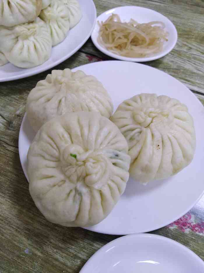 二姑包子(四马路店)-"原来老在这里吃,包子好吃又不贵.传统肉包.