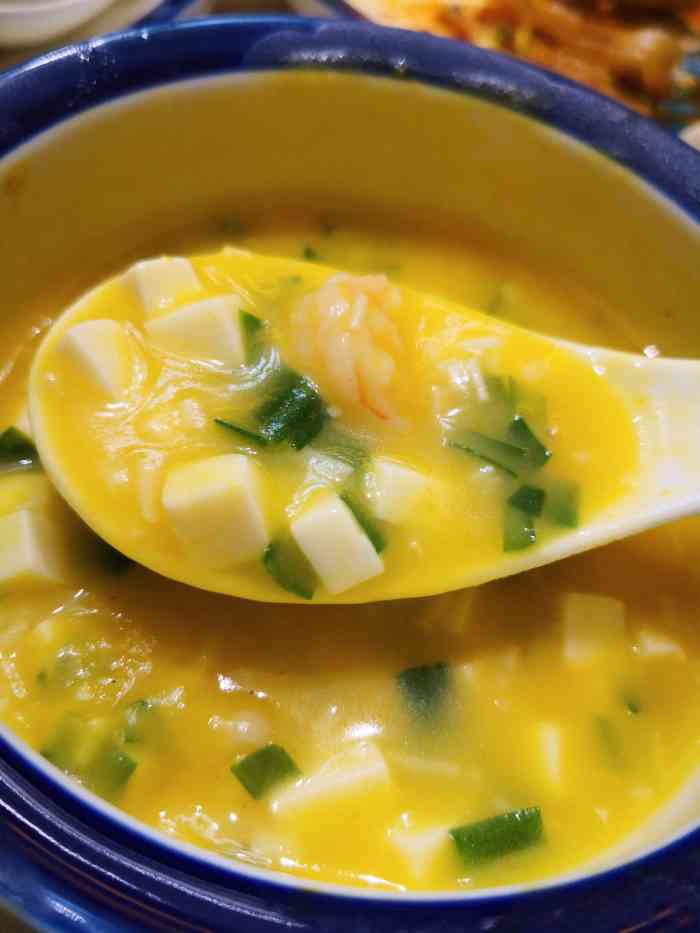 食味楼(新华店)-"99位于兴华东街荣恒星星小镇一楼,停车方.