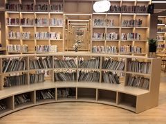 -漕河泾街道图书馆(漕河泾社区文化活动中心店)