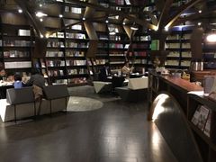 -钟书阁(松江泰晤士小镇店)