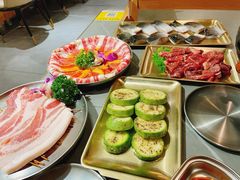 -围炉肉舍丹东海鲜烤肉·烤活鳗(步行街店)