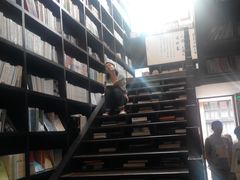 2014921143812-钟书阁(松江泰晤士小镇店)