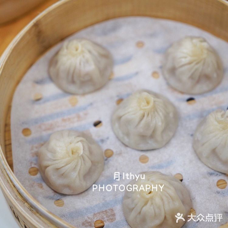 好吃蟹黄汤包咬一口会爆浆