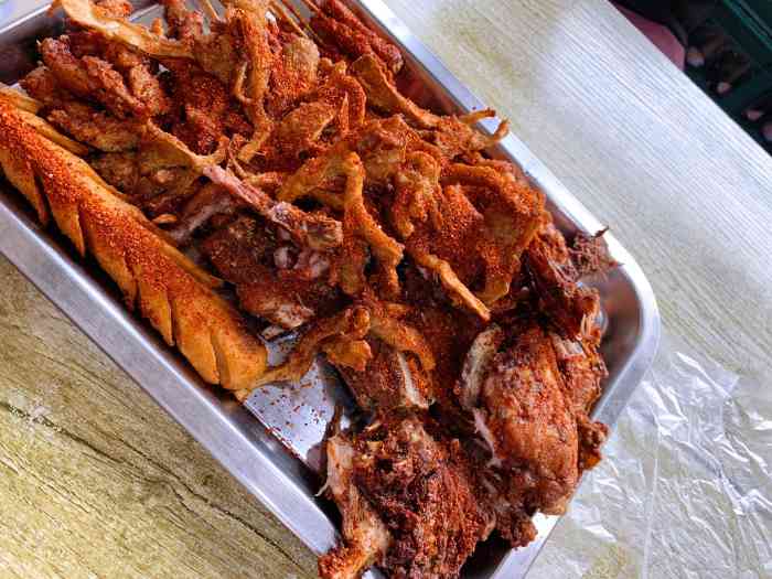 荆江鸡架城-"在包道市场旁边的小店,各种炸鸡架,炸串,.