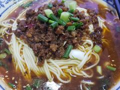 -渝之汇牛肉豌杂面