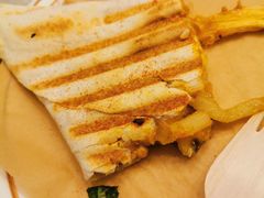 热压凤梨奶酪猪肉三角馅饼-野草莓自由市场