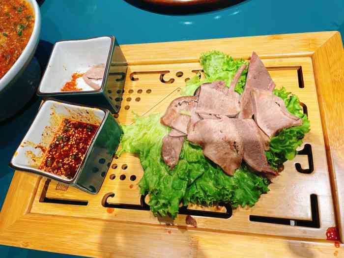 雅君餐饮-"他们家是一个餐饮公司私下的,二楼上中餐,.