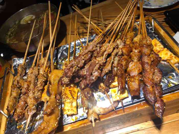 军辉烧烤(五月花店)-"大半夜的又累又困的出来觅食~累得都不想吃.