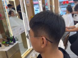 -一東造型烫发染发