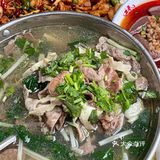 喝一口汤再吃一口菜，真的美滋滋