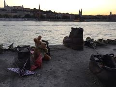 -多瑙河畔鞋履雕塑