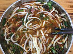 -鸿浩扒猪脚米线