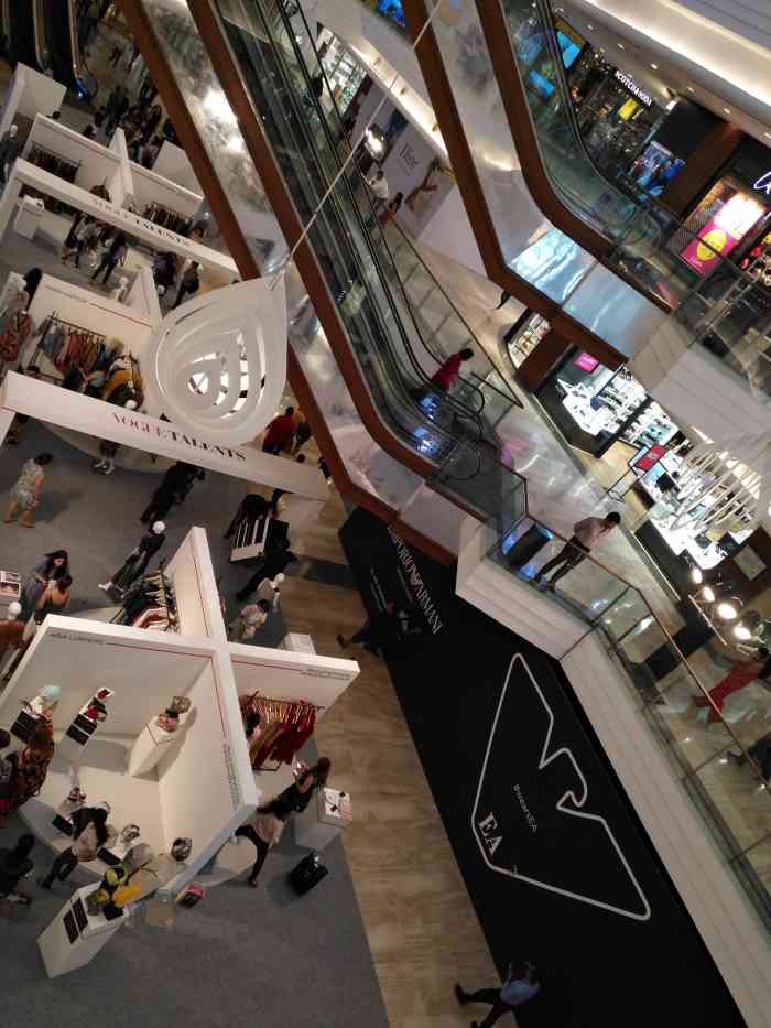 palladium-"跟中国的大商城卖场一样.有名的品牌店都入.