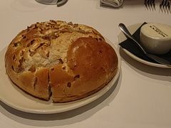 招牌洋葱面包配黄油-莫尔顿牛排坊(浦东ifc店)