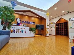 -抱抱熊托育中心(大悦城店)