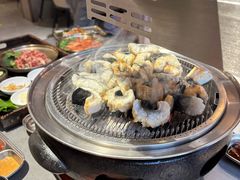 -围炉肉舍•炭烤活鳗•丹东海鲜烤肉(步行街店)