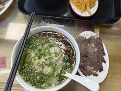 毛细-陇上全荟兰州传统牛肉面(延吉路店)