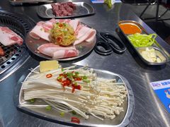 酸菜-马路牙子烧烤音乐酒馆(望京店)