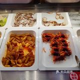 这家店位置在凯德广场负一楼，店面挺干净的