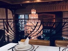-Mogul Eatery·大亨餐酒馆