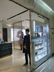 -罗亚帝造型·烫发染发